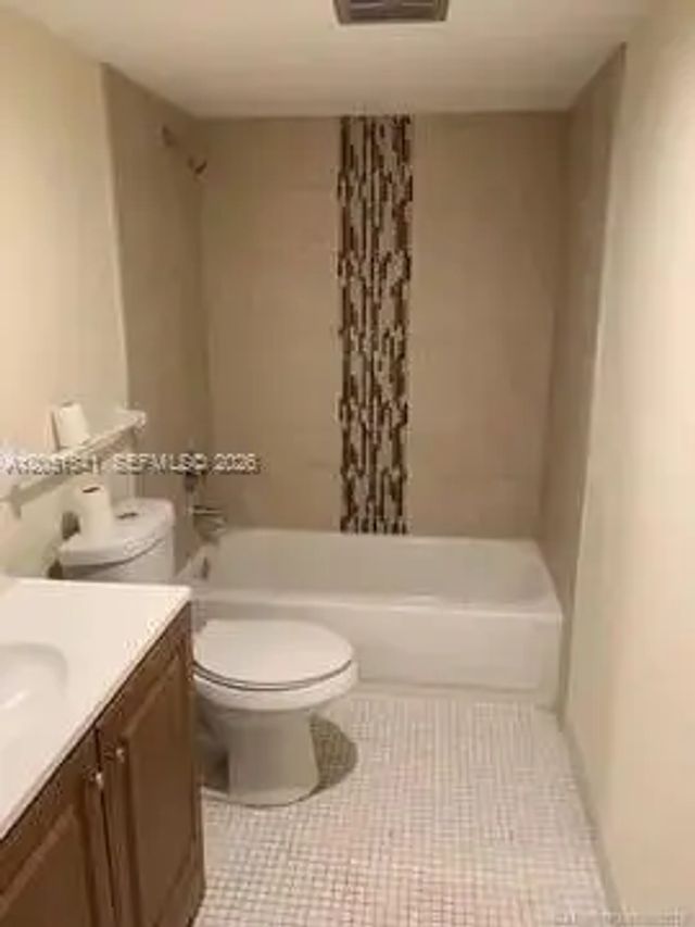 4 of 9 - 4168 Inverrary Drive #305, Lauderhill, FL