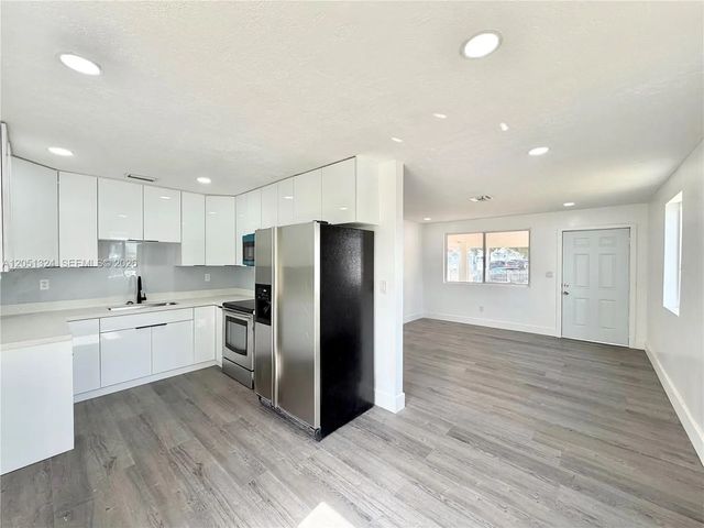 685 Se Park Drive, Hialeah