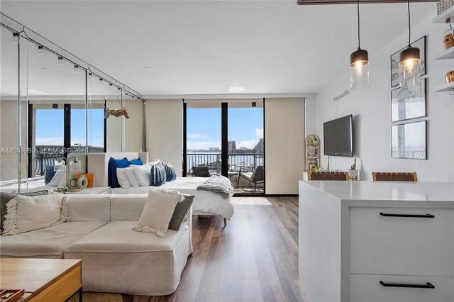 4 of 20 - 555 Ne 15th Street #518, Miami, FL