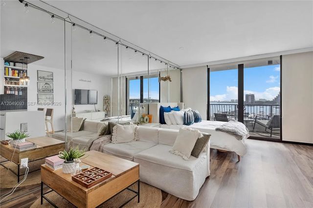 5 of 20 - 555 Ne 15th Street #518, Miami, FL