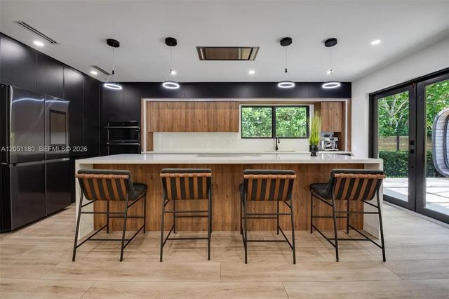 3 of 48 - 10555 Ne 2nd Avenue, Miami Shores, FL