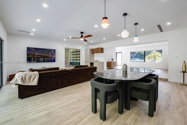 5 of 48 - 10555 Ne 2nd Avenue, Miami Shores, FL