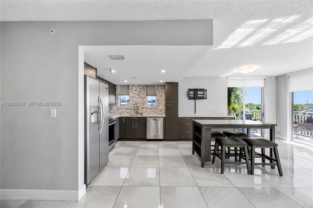 3 of 27 - 16590 Ne 26th Avenue #502, North Miami Beach, FL