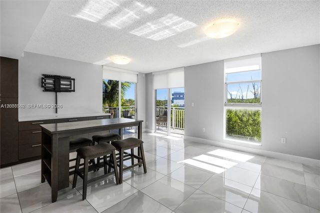 4 of 27 - 16590 Ne 26th Avenue #502, North Miami Beach, FL
