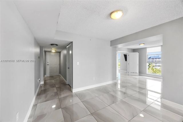 5 of 27 - 16590 Ne 26th Avenue #502, North Miami Beach, FL