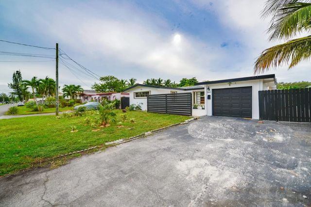 3 of 22 - 2443 Tortugas Lane, Fort Lauderdale, FL