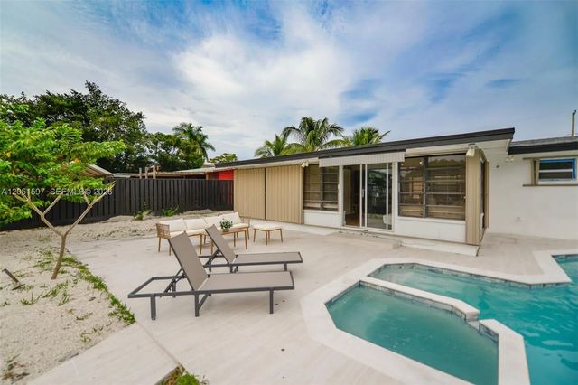 4 of 22 - 2443 Tortugas Lane, Fort Lauderdale, FL