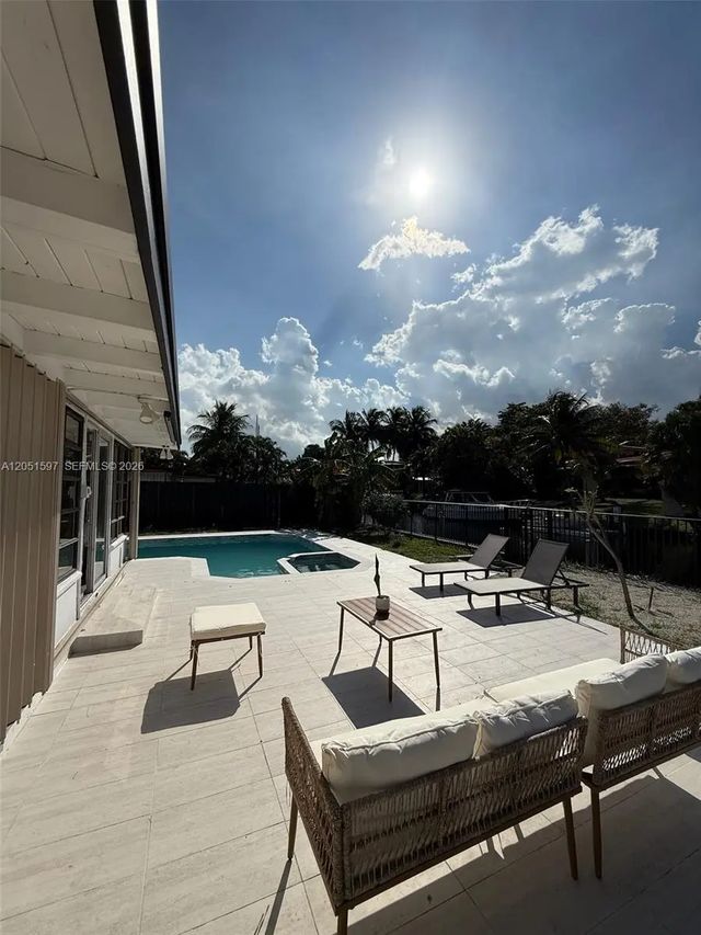 5 of 22 - 2443 Tortugas Lane, Fort Lauderdale, FL