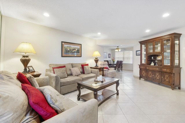 4270 Nw 40th Street #205, Lauderdale Lakes