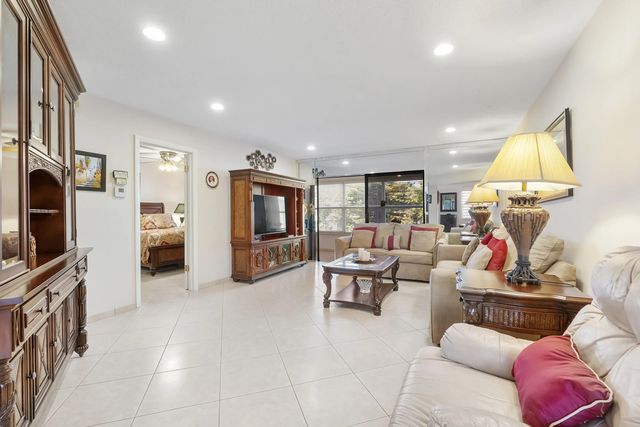 3 of 15 - 4270 Nw 40th Street #205, Lauderdale Lakes, FL