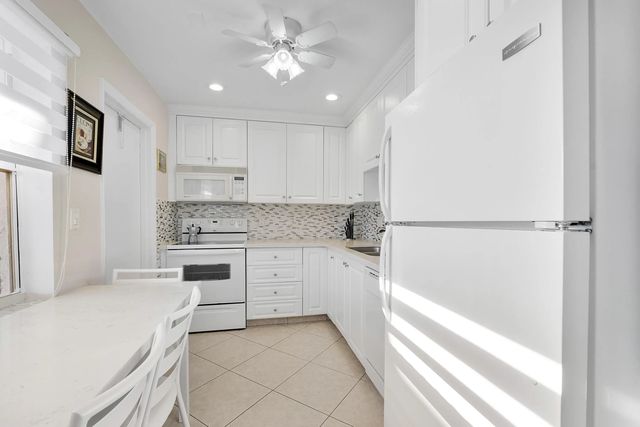 5 of 15 - 4270 Nw 40th Street #205, Lauderdale Lakes, FL