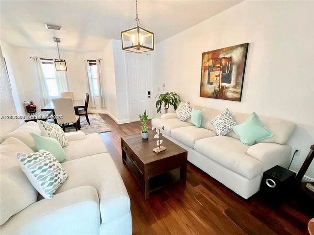 5 of 40 - 7472 Nw 112th Path, Doral, FL