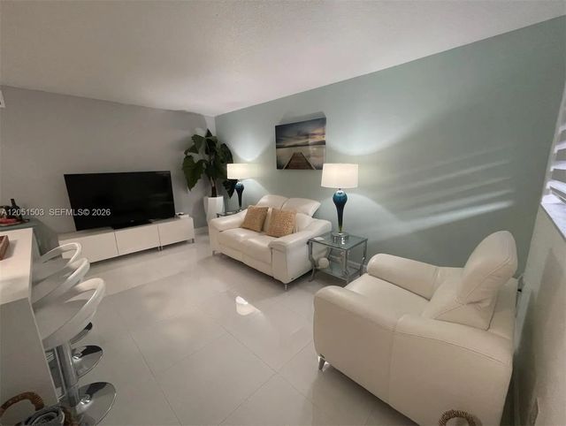 3 of 10 - 335 Collins Avenue #203, Miami Beach, FL