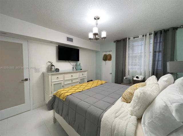 5 of 10 - 335 Collins Avenue #203, Miami Beach, FL