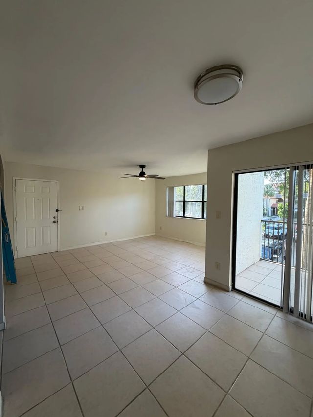 2 of 3 - 540 S Park Road #25-9, Hollywood, FL