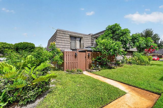 2 of 39 - 1610 Forest Lakes Circle #b, West Palm Beach, FL