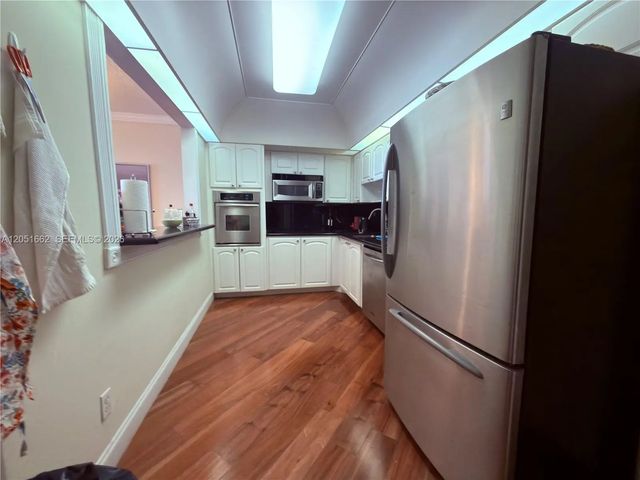 3 of 14 - 19380 Collins Avenue #404, Sunny Isles Beach, FL