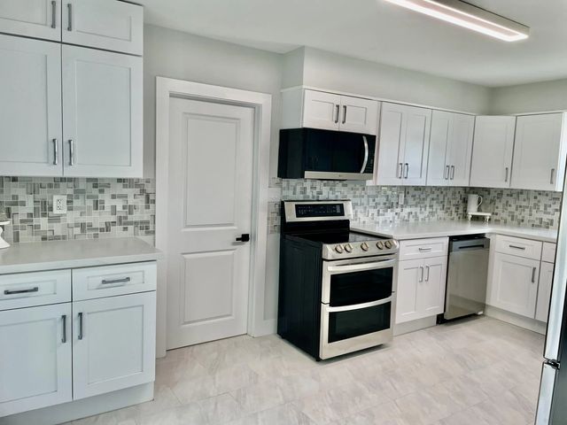 2 of 14 - 2324 Ne Pine Ridge Street, Jensen Beach, FL