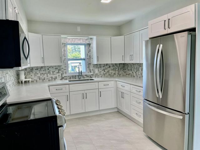 3 of 14 - 2324 Ne Pine Ridge Street, Jensen Beach, FL
