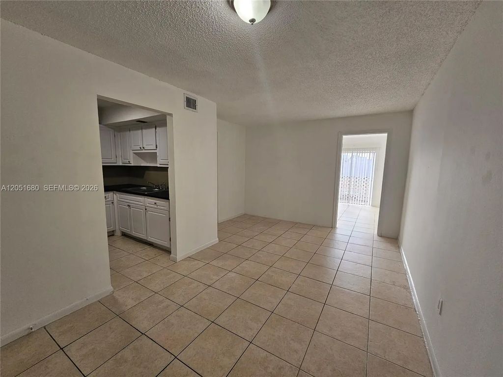 3610 Nw 21st Street #206, Lauderdale Lakes