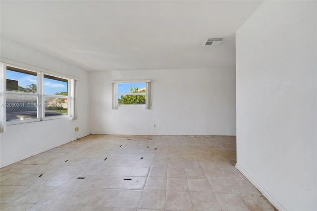 3 of 18 - 9800 Nw 70th Court, Tamarac, FL
