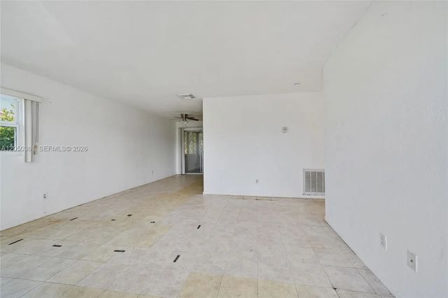 5 of 18 - 9800 Nw 70th Court, Tamarac, FL