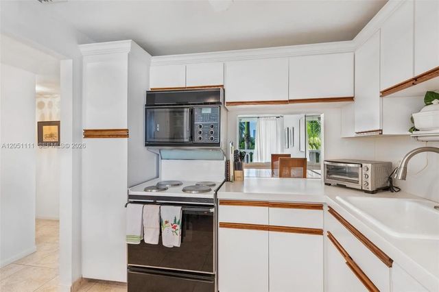 5 of 30 - 3199 S Ocean Drive #305, Hallandale Beach, FL