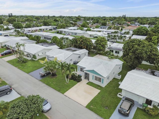 2 of 32 - 6805 Nw 75th Court, Tamarac, FL