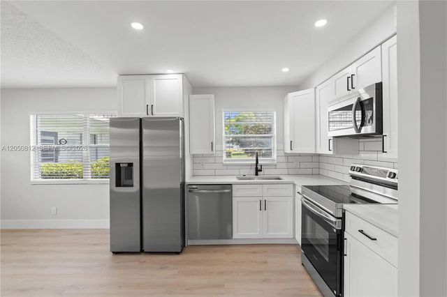 2 of 32 - 213 N Oakridge N #213, Deerfield Beach, FL