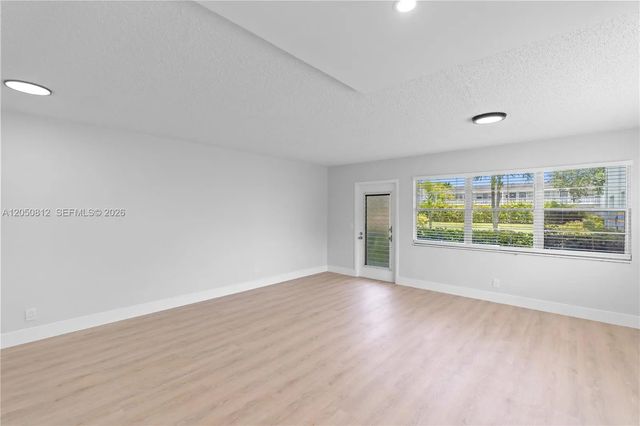 5 of 32 - 213 N Oakridge N #213, Deerfield Beach, FL