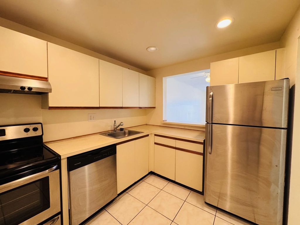 8025 S Colony Circle #203, Tamarac