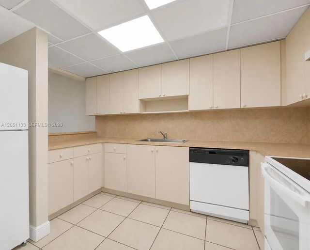 3 of 8 - 6940 Miami Gardens Drive #1-531, Hialeah, FL
