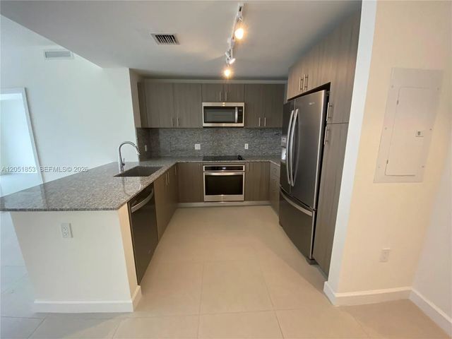 3 of 21 - 5350 Nw 84th Avenue #706, Doral, FL
