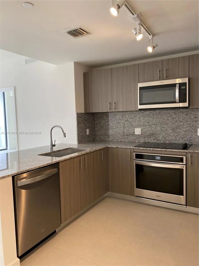 4 of 21 - 5350 Nw 84th Avenue #706, Doral, FL