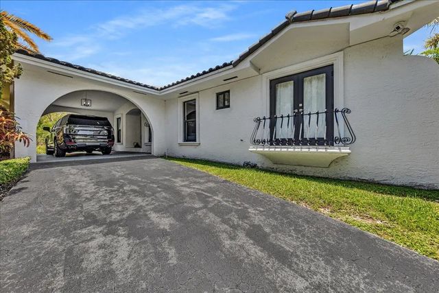 2 of 38 - 5901 Sw 136th Street, Pinecrest, FL