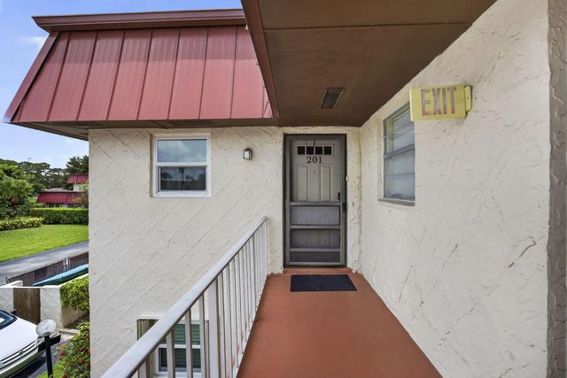 12022 W Greenway Drive #201, Royal Palm Beach