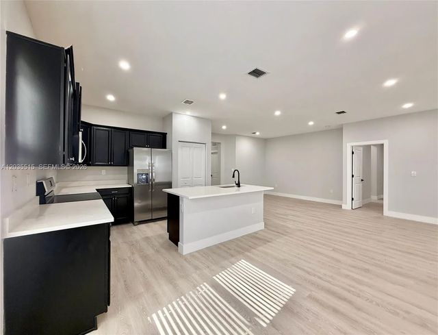 5 of 35 - 2159 Se 1st Street, Homestead, FL