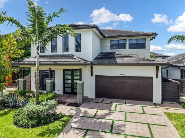 8900 Nw 161st Terrace, Miami Lakes