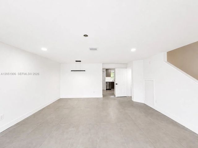 3 of 16 - 5905 Manchester Way, Tamarac, FL