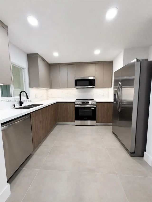 4 of 16 - 5905 Manchester Way, Tamarac, FL