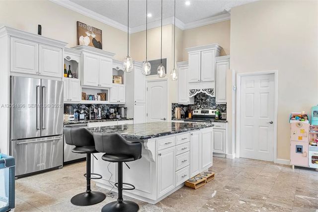 4 of 30 - 2707 S Parkview Drive, Hallandale Beach, FL
