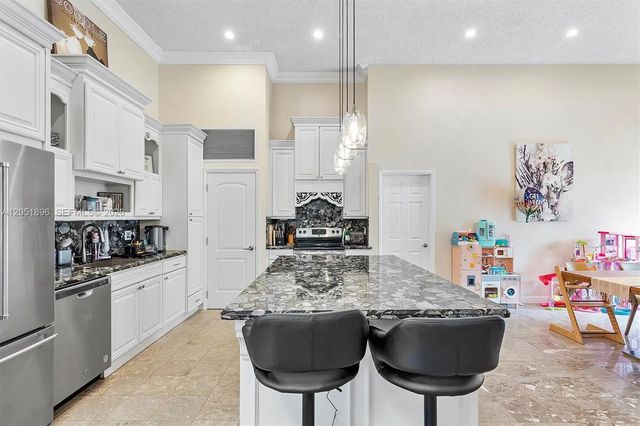 5 of 30 - 2707 S Parkview Drive, Hallandale Beach, FL
