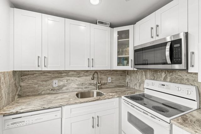 4 of 35 - 265 Newport R Drive #r, Deerfield Beach, FL