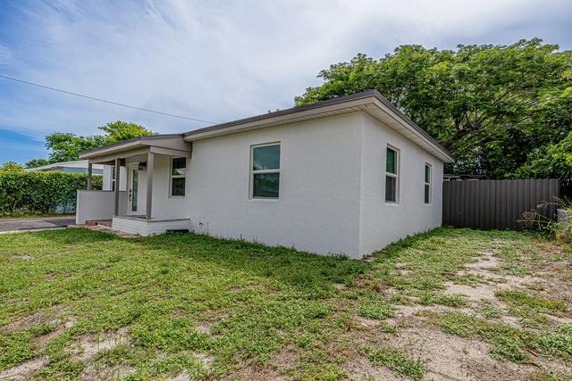 5 of 22 - 1416 S C Street, Lake Worth Beach, FL