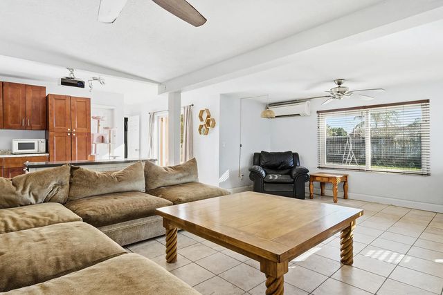 5 of 27 - 333 Mid Pines Road, Palm Springs, FL