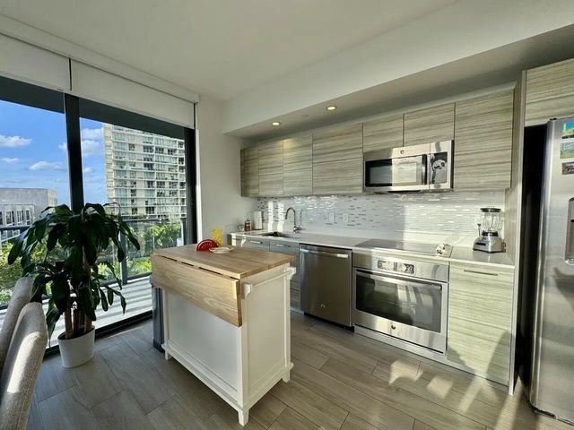 121 Ne 34th Street #1116, Miami