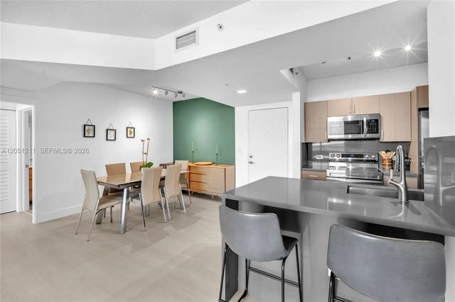 4 of 72 - 18800 Ne 29th Avenue #517 (fully Renovated), Aventura, FL