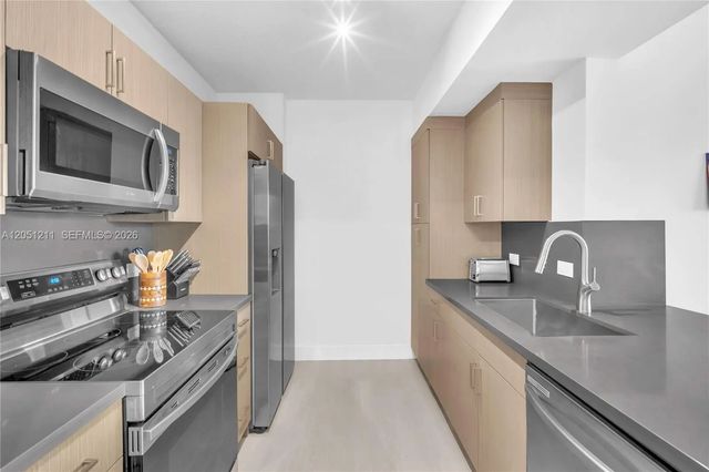 5 of 72 - 18800 Ne 29th Avenue #517 (fully Renovated), Aventura, FL