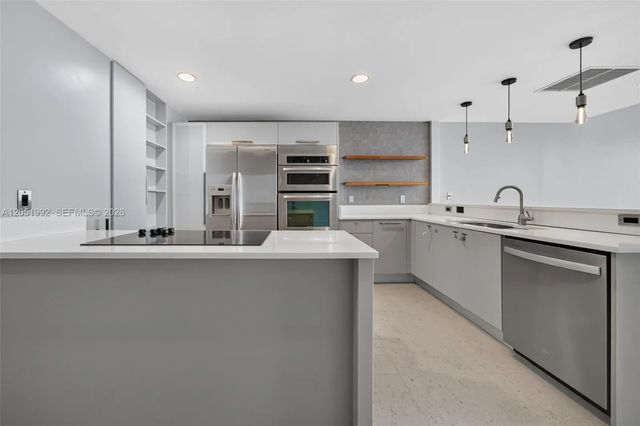 4 of 40 - 2950 Ne 188th Street #406, Aventura, FL