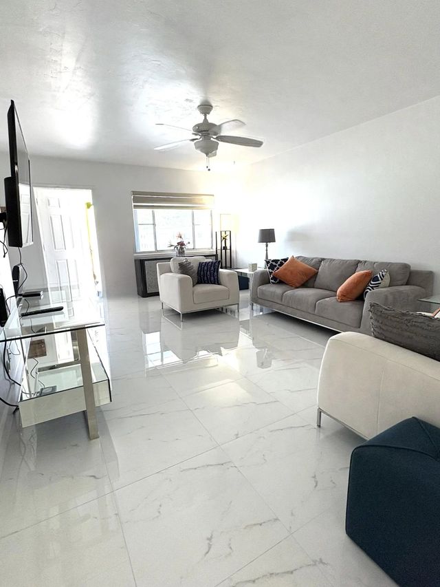 3 of 14 - 2960 Cynthia Lane #202, Lake Worth Beach, FL